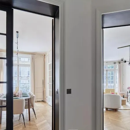 Apartament Luxueux 4 Bd, Parc Monceau Paryż