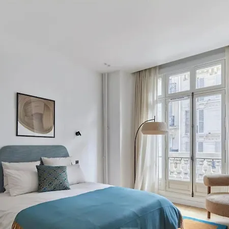 Apartament Luxueux 4 Bd, Parc Monceau Paryż