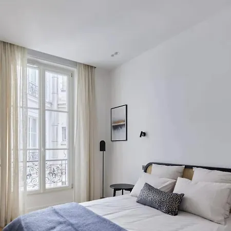 Apartament Luxueux 4 Bd, Parc Monceau Paryż